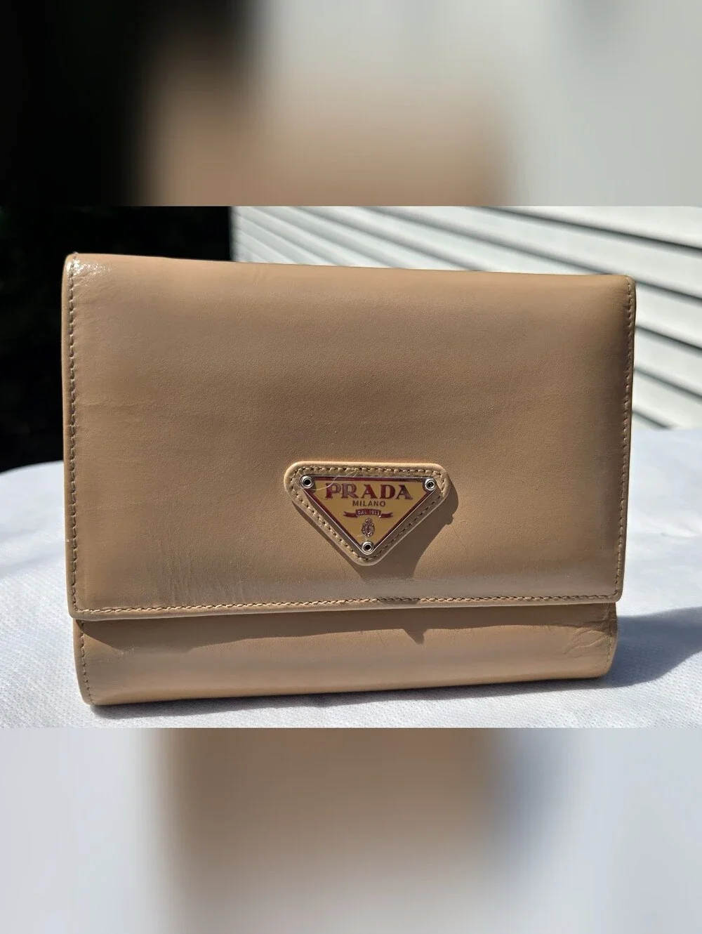 GUC PRADA Saffiano Triangle Bi-Fold Compact Wallet